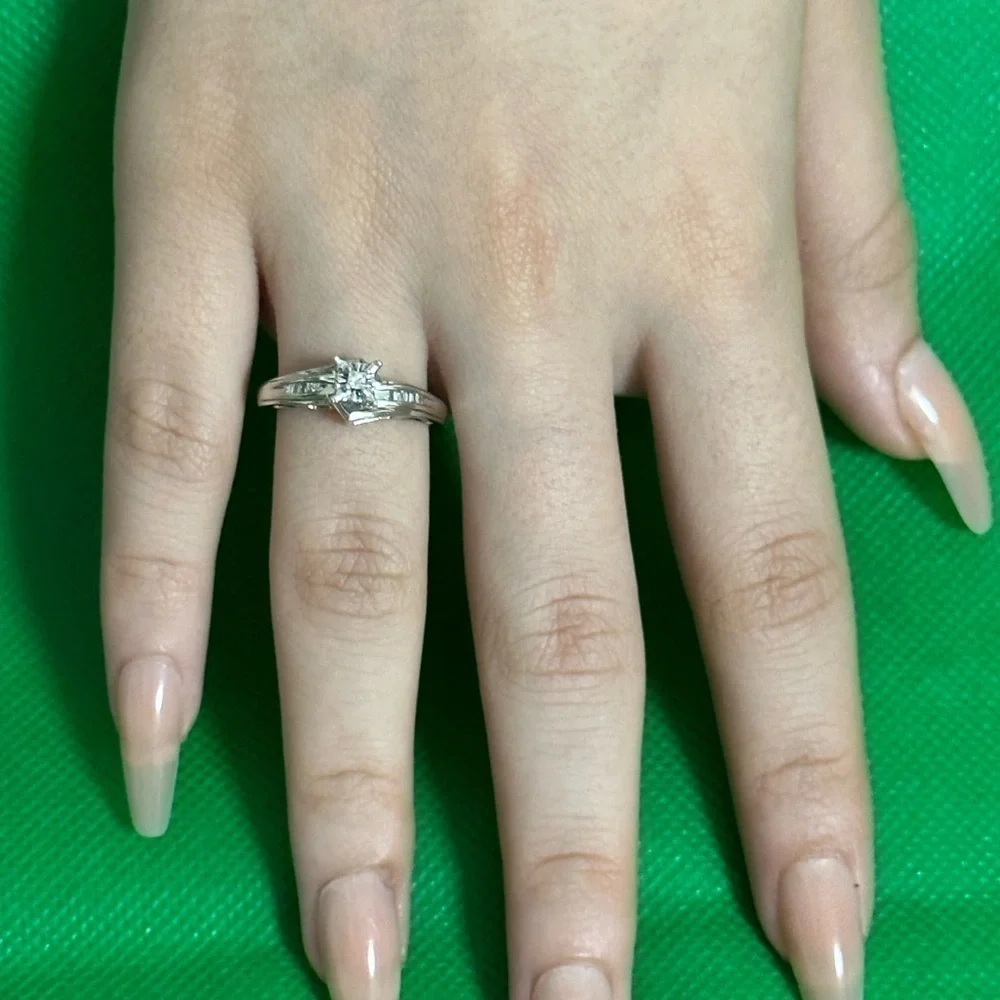 Diamonds real 10k real solid gold ring​​ size 7